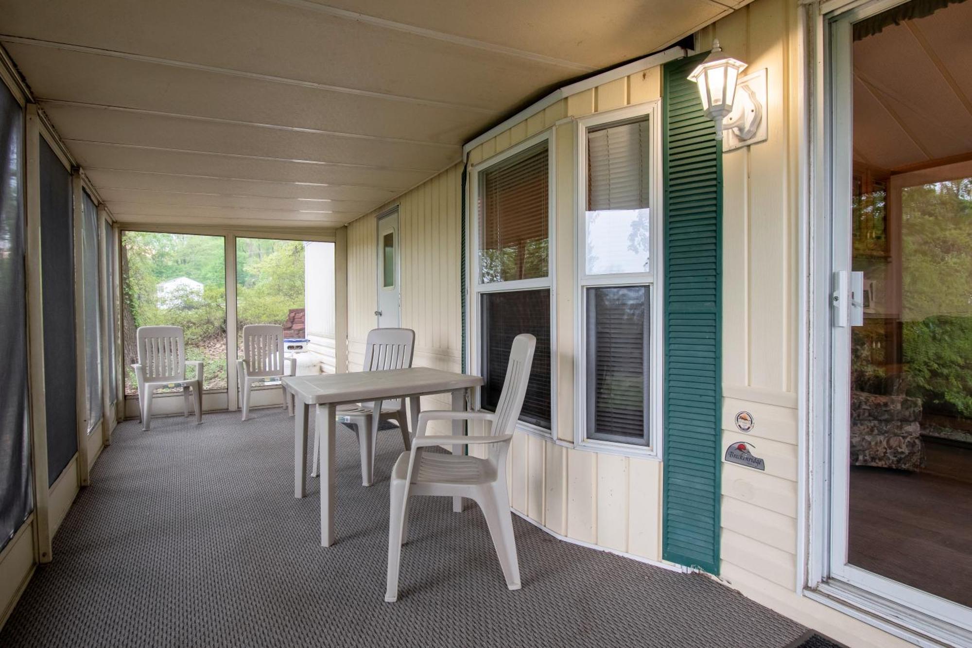 Spring Gulch Screened Park Model 6 Mount Airy Номер фото